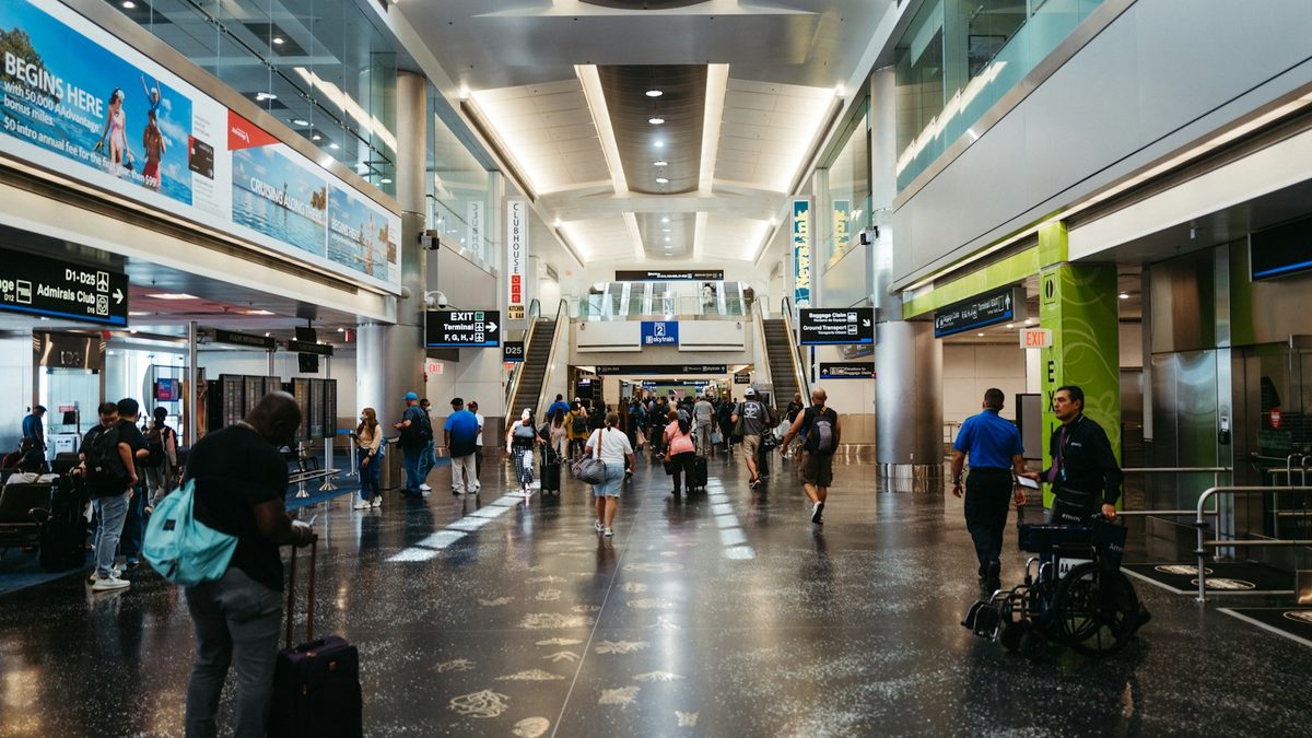 미국 학생비자 인터뷰 준비 — 공항 출국장 통로